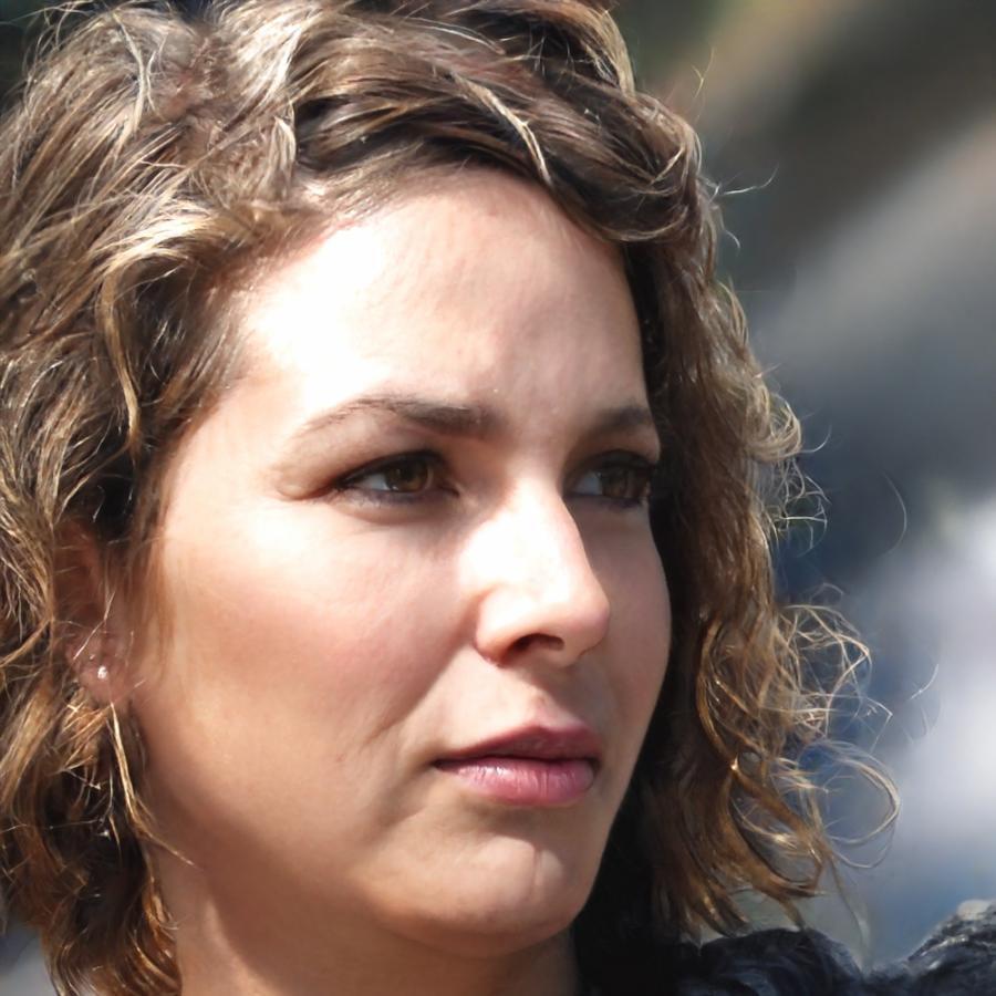 Directrice de l'analyse financière chez qwynlyricstudio